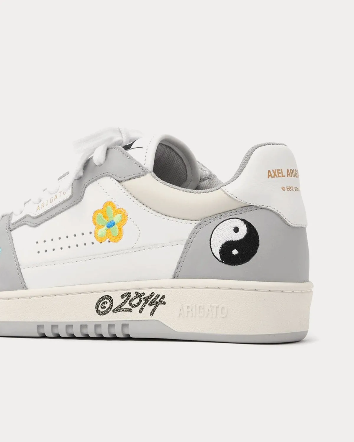 Dice Lo Embroidery White / Grey Low Top Sneakers