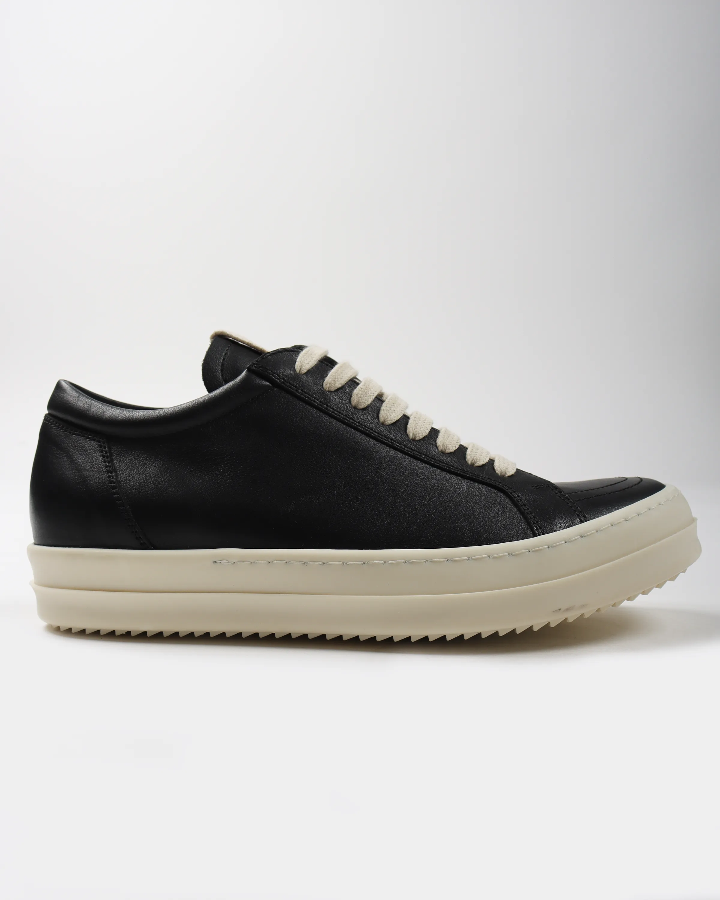 Vintage Low Sneakers